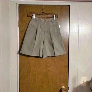 0P Vintage Lizsport Liz Claiborne Pleated Shorts